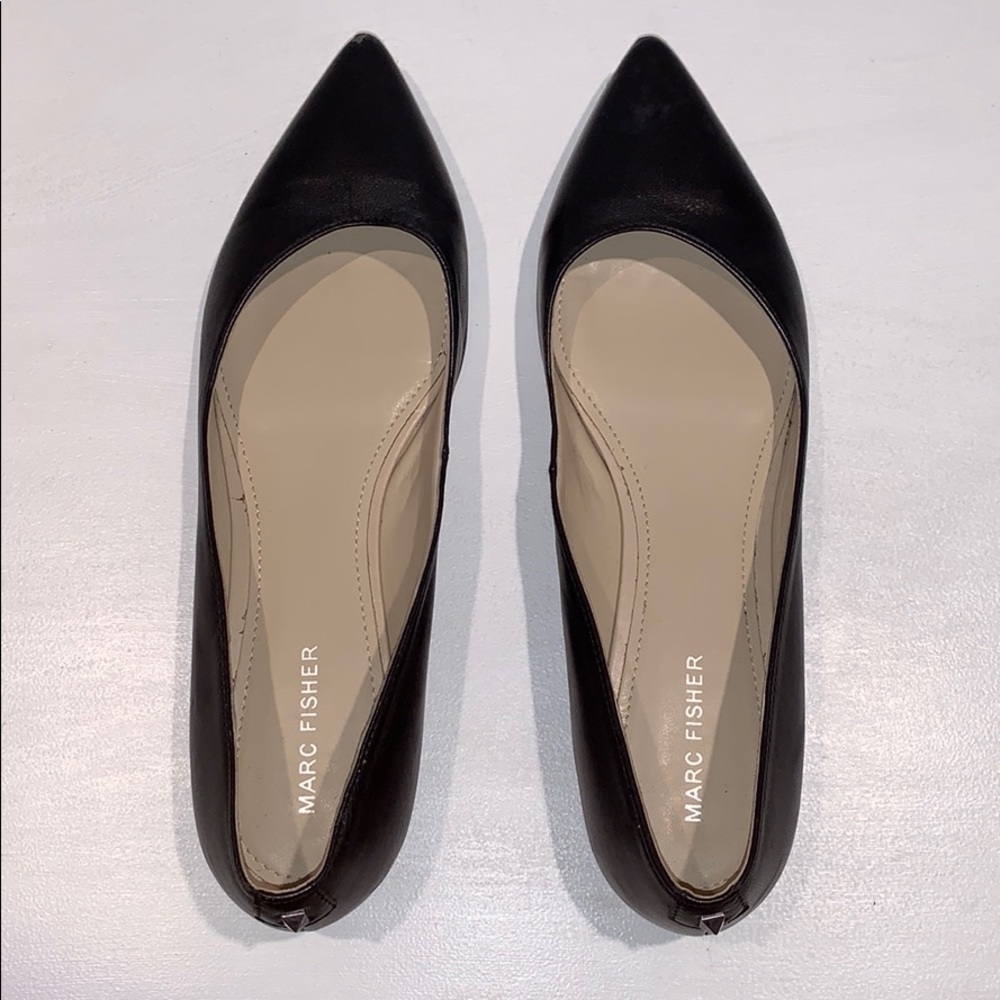 Marc Fisher beautiful/comfortable classic flats